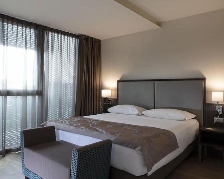 Smooth Hotel in Rome & Smart Holiday Hotel in Veni